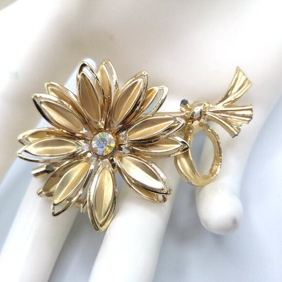 Vintage Flower Brooch, Aurora Borealis Rhinestone, 1960s, 2 1/4 Inches - Picture 6 of 7
